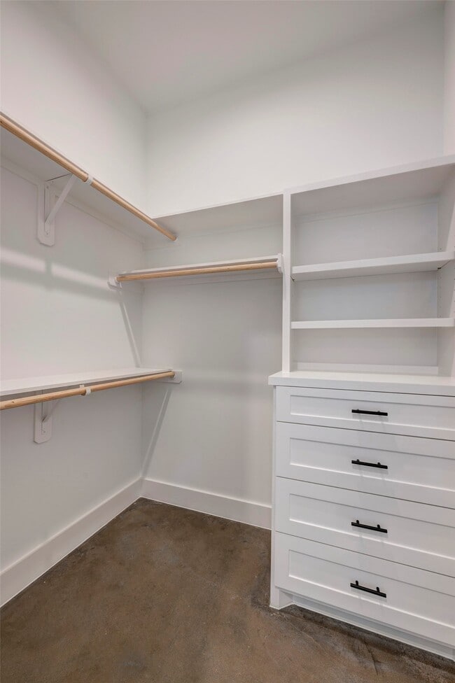 Building Photo - 1717 Airline Dr