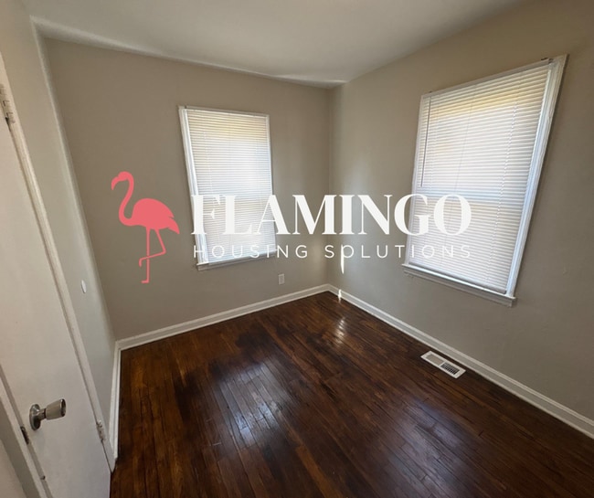 Building Photo - 4637 Sylvan Dr