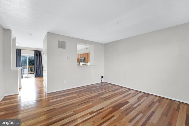 Building Photo - 265 Cherry Tree Square