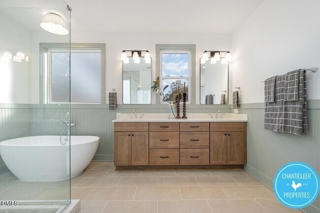 Building Photo - 1407 Sedgefield St