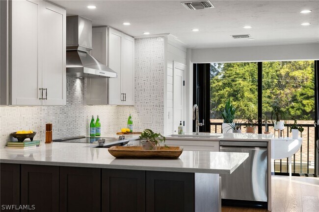 Building Photo - 3135 Riviera Dr