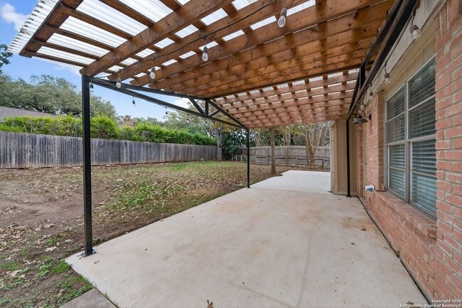 Building Photo - 2415 Moss Terrace