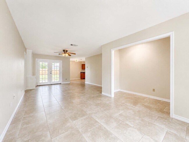 Building Photo - 217 Mary Ann Dr