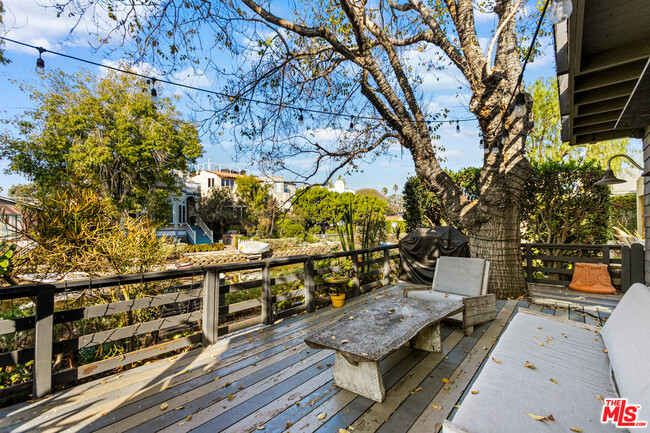 Building Photo - 416 Sherman Canal