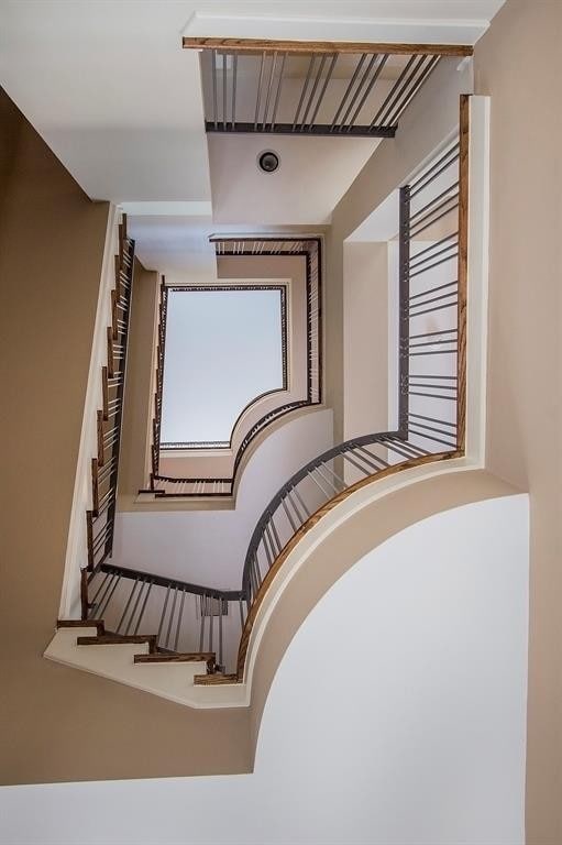 Building Photo - Contemporary townhome, rooftop terrace awa...