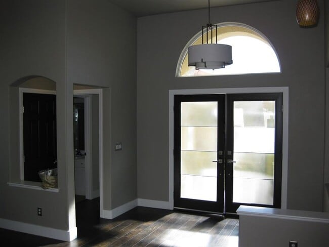Building Photo - Beautiful and Highly Upgraded Seven Hills Home with Upgraded Pool