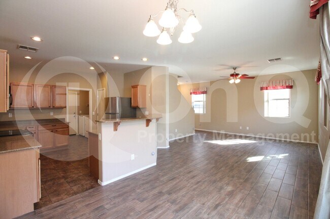 Building Photo - 1255 S Rialto