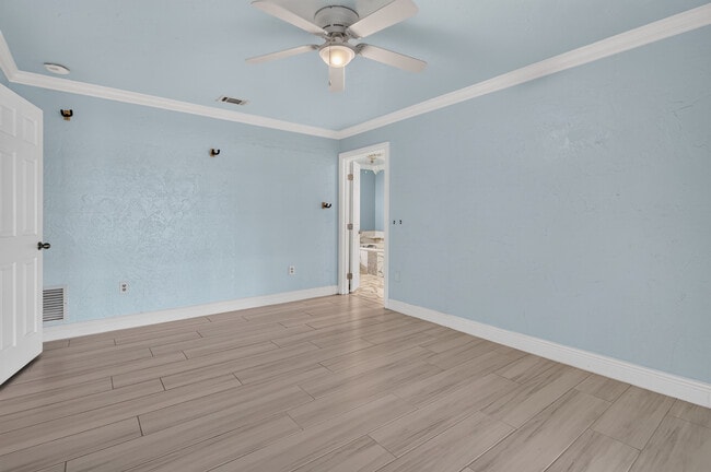 Building Photo - 414 Somerset Dr
