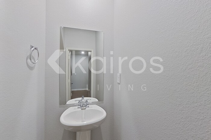 Building Photo - 1040 Pilgrim Ln