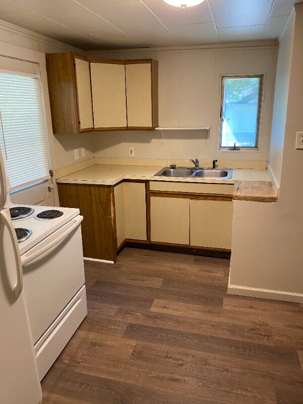 Building Photo - 1015 S Arnold St