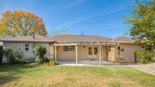 Building Photo - 10303 Greenwillow Dr
