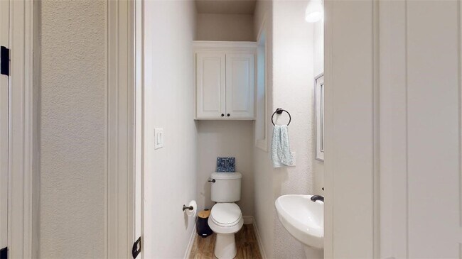 Building Photo - 105 Luther St