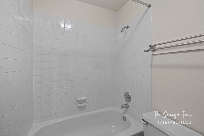 Building Photo - SPECTACULARLY HUGE 6BD HOME with PANORAMIC MOUNTAIN VIEWS - Security Deposit Waiver Available