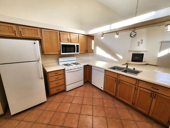 Building Photo - 2050 Pinecone Way