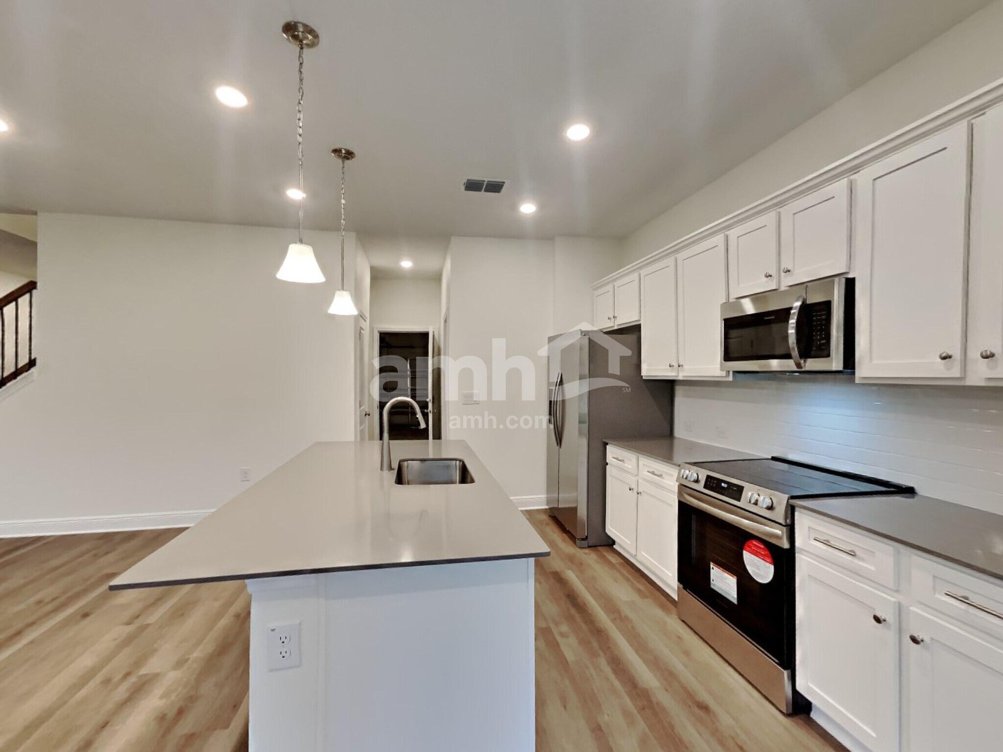 Building Photo - 27143 St Andrews Ave