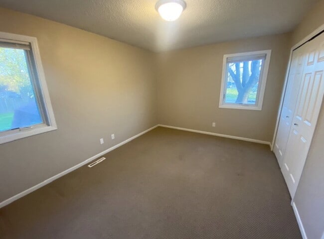 Building Photo - 3600 Trenton Ln N
