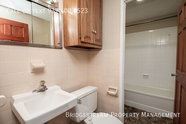 Building Photo - 3 bedroom, 1.5 bath ranch home with shed a...