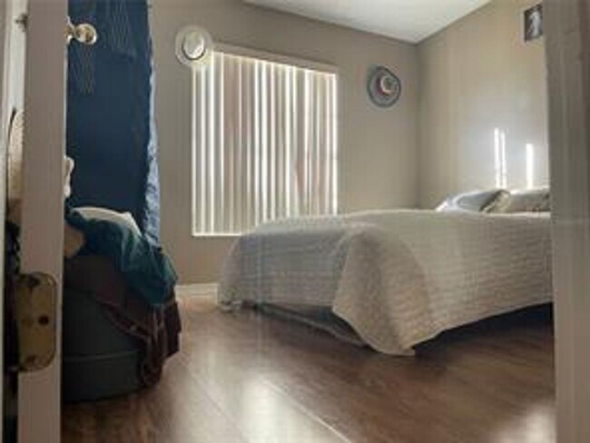 Building Photo - 751 Country Woods Cir