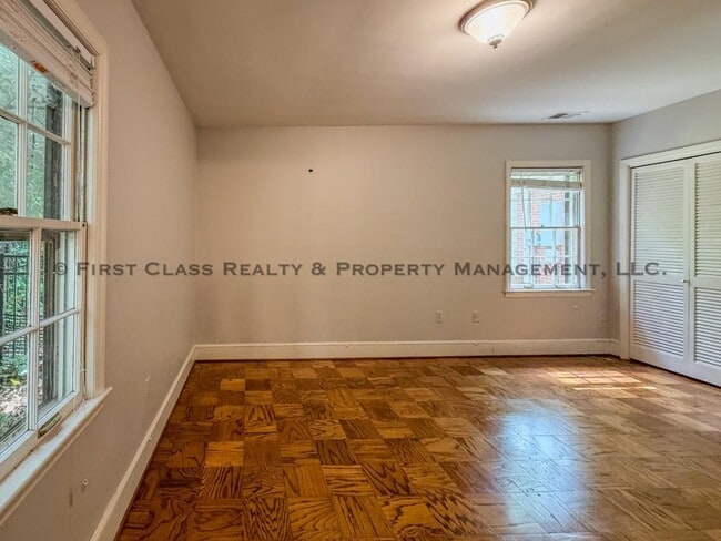 Building Photo - 500 Ashworth Rd