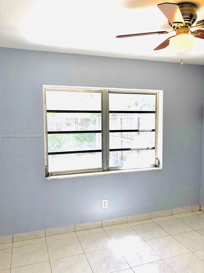 Building Photo - 23 SE 12th St