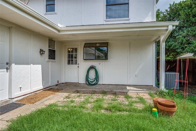 Building Photo - 1700 Tree House Ln