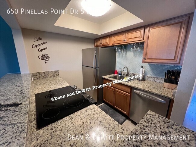 Building Photo - 650 Pinellas Point Dr S