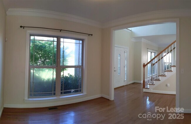 Building Photo - 743 Irish Green Dr