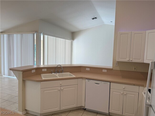 Building Photo - 2018 SW 30th St