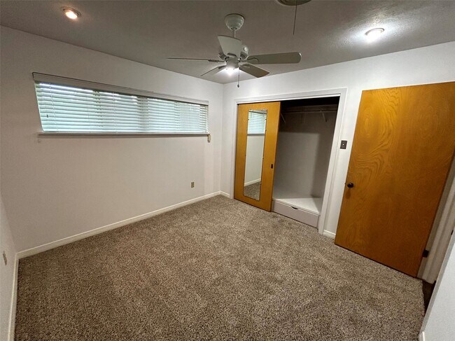 Building Photo - 1902 Gillette St