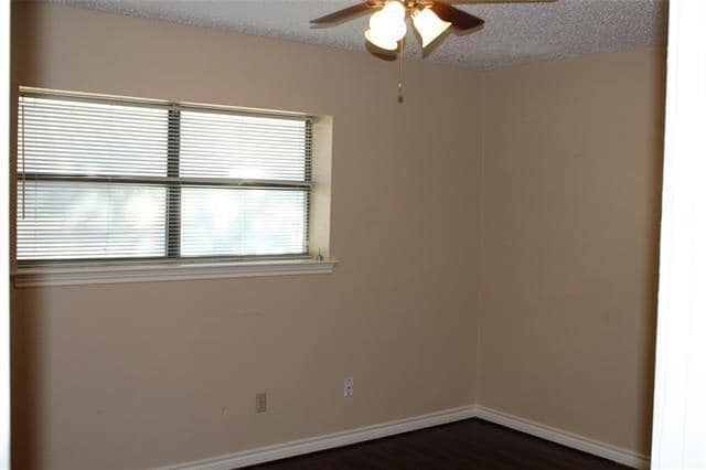 Building Photo - 925 Bluebird Dr