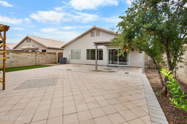 Building Photo - 3404 E Lavey Ln