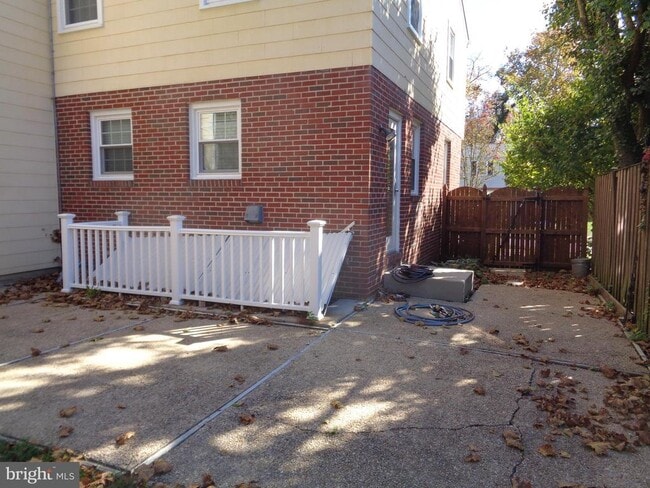 Building Photo - 1620 Trebor Ct