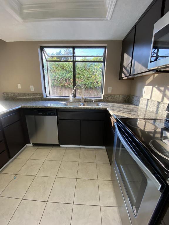 Building Photo - 555 Lighthouse Dr