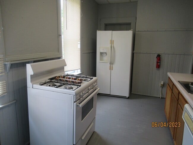 Kitchen - 18 McLane Ave