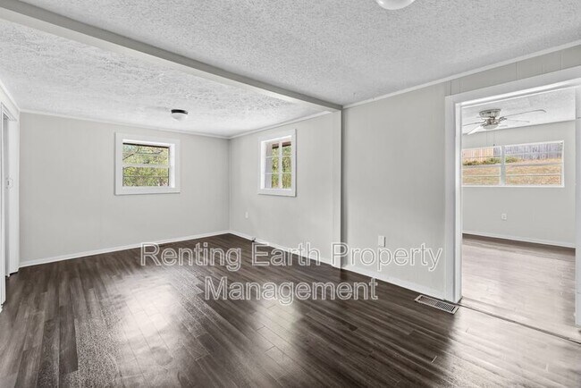 Building Photo - 1908 14th Pl SW