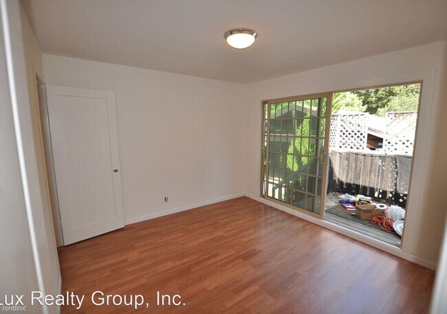 Building Photo - 547 Runnymede St