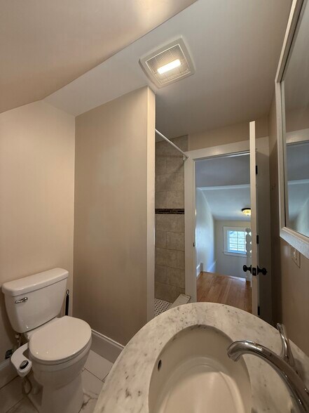 Building Photo - 22 Mansfield St