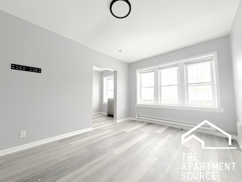 Building Photo - 6226 S Western Ave