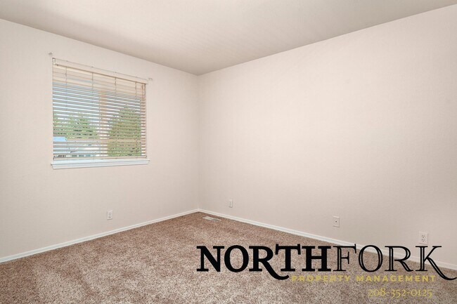 Building Photo - Welcome to a beautifully maintained home in one of Eagle’s most desirable neighborhoods