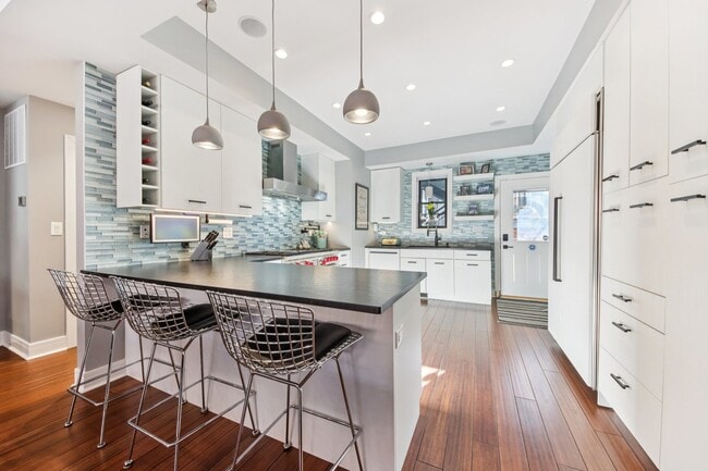 Building Photo - 1717 N Hudson Ave