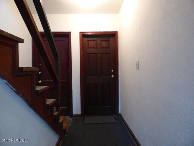 Building Photo - 2575 Myra St