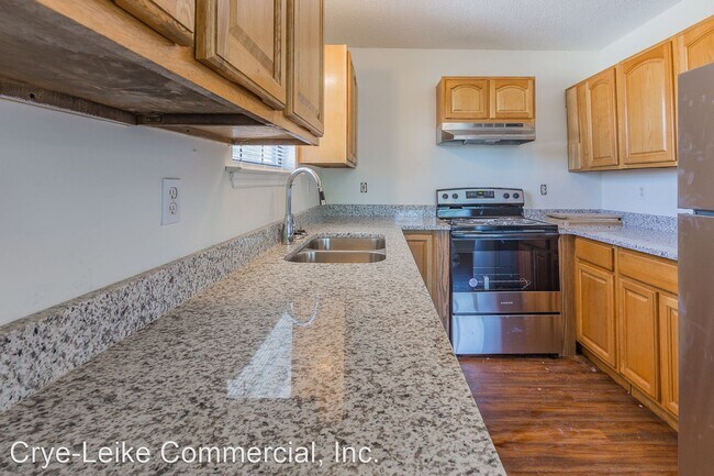 Building Photo - 4 br, 1.5 bath House - 1403 East 5th St.