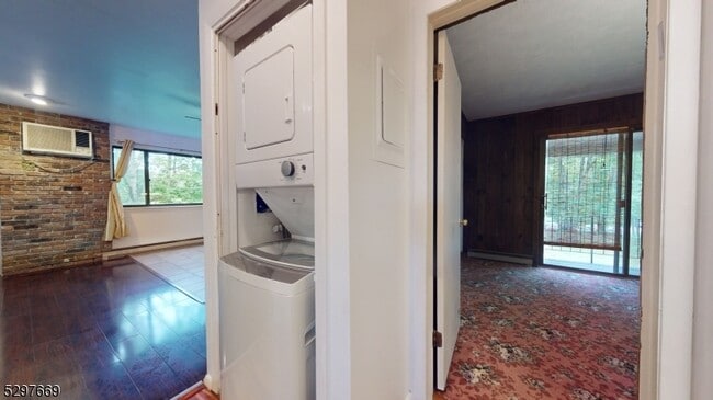 Building Photo - 368 Lake Shore S