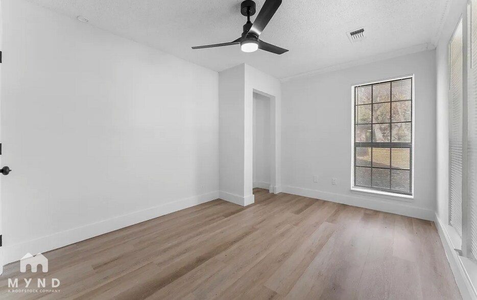 Building Photo - 1215 Spring Lake Dr