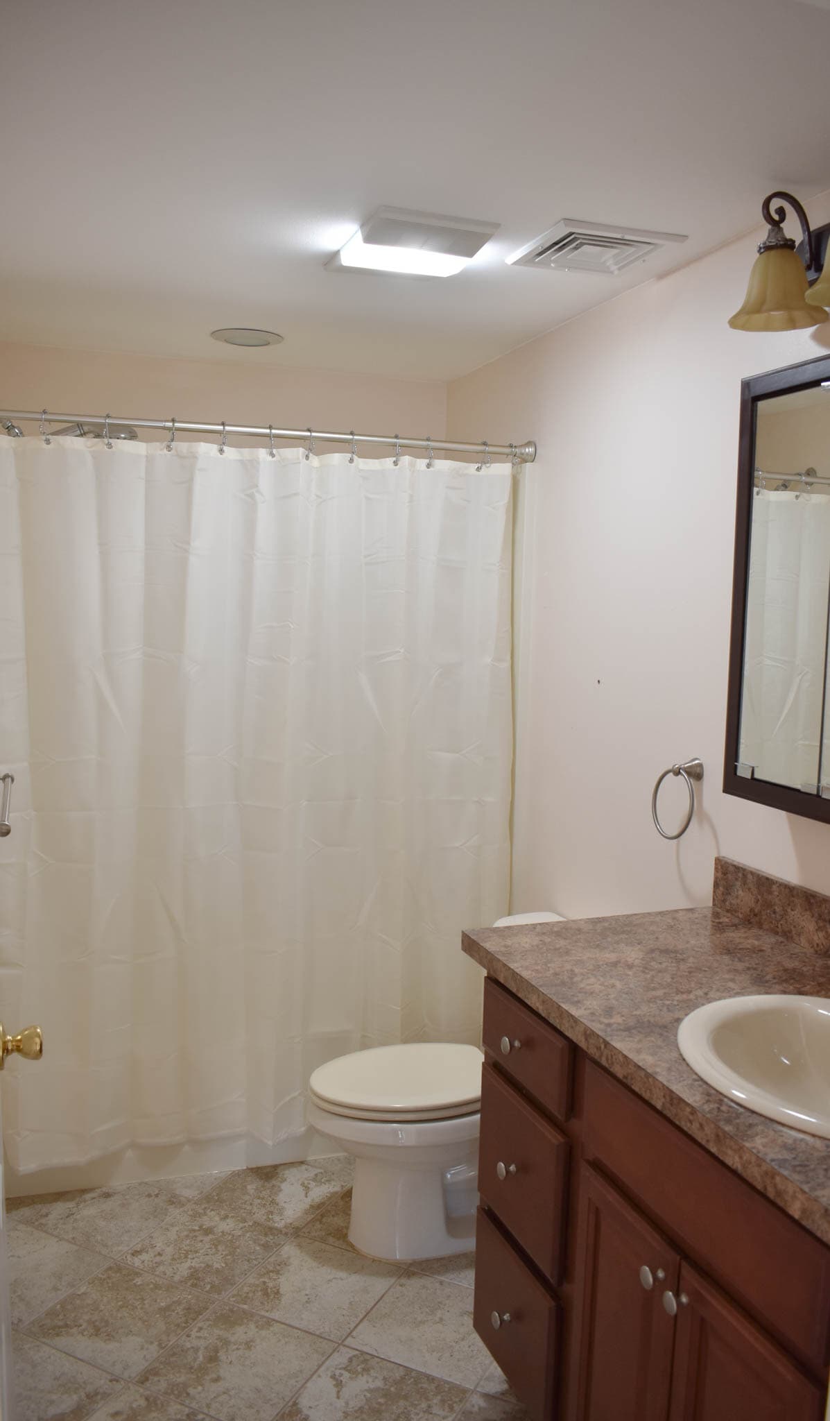 Full Bath - 11 Church St