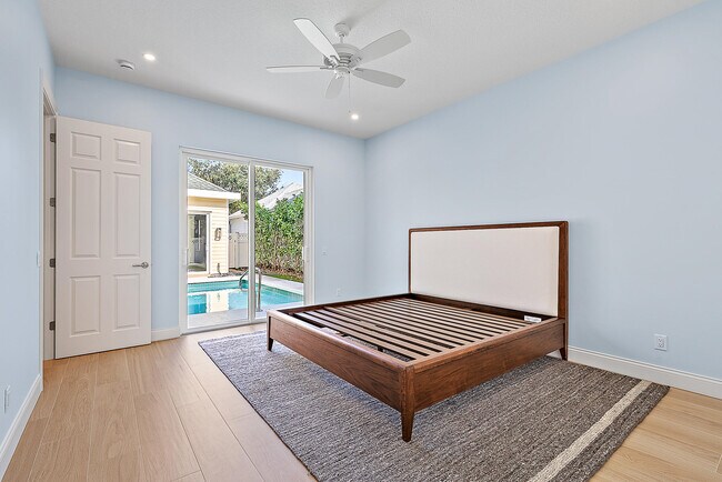 Building Photo - 248 Honeysuckle Dr