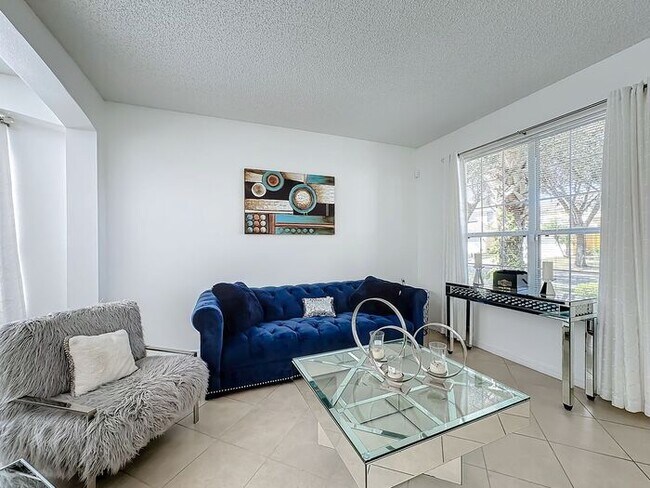 Building Photo - STUNNING Emerald Island Resort 5 bedroom 4.5 bath Luxury Home FULLY FURNISHED! 3 miles from Disney!