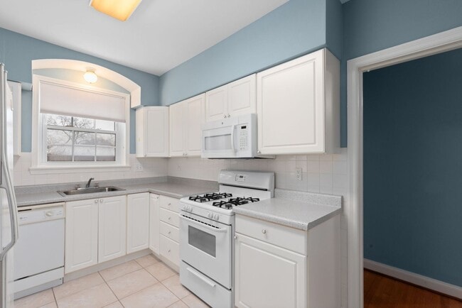 Building Photo - 7710 Brookline Terrace