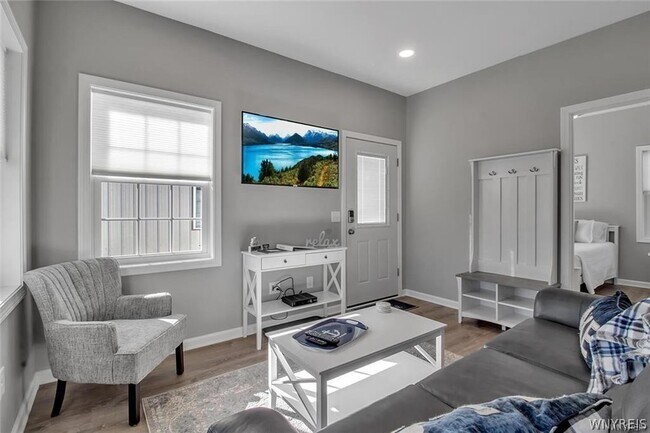 Building Photo - 3197 Elton Rd