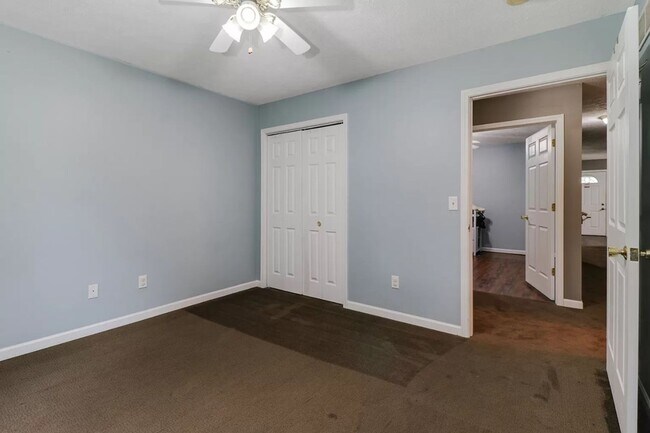 Building Photo - 1622 Iowa St